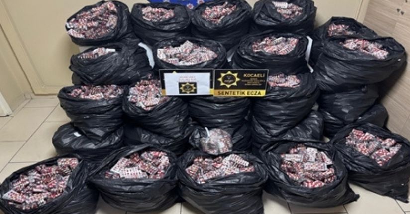 Kamyonette 300 bin sentetik hap ele geçirildi; 1 tutuklama