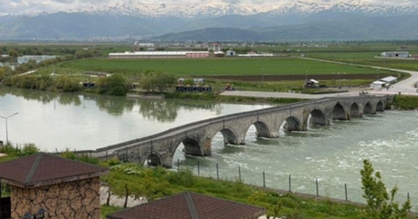 Muş'ta Alparslan-2 Barajı ve HES’te ilk kez dolusavak kapakları açıldı