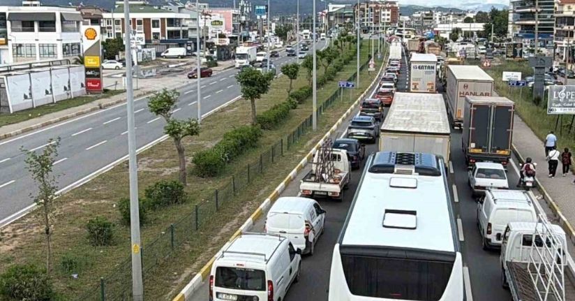 Kuzey Ege’de trafikte 9 günlük bayram tatili yoğunluğu başladı