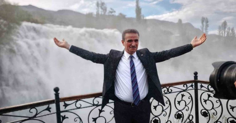 Tortum Şelalesi coştu, Vali Baruş hayran kaldı
