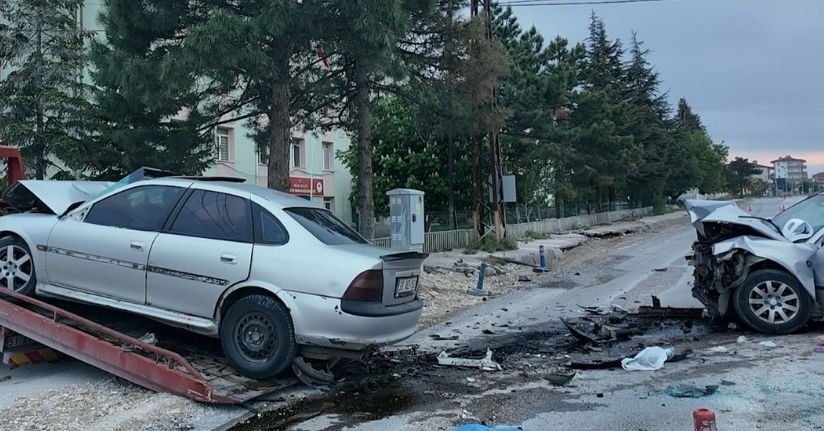 Niğde’de otomobiller çarpıştı: 2 ölü, 2 yaralı