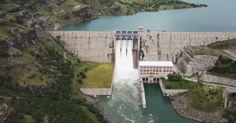 Elazığ’da bir barajın daha kapakları açıldı