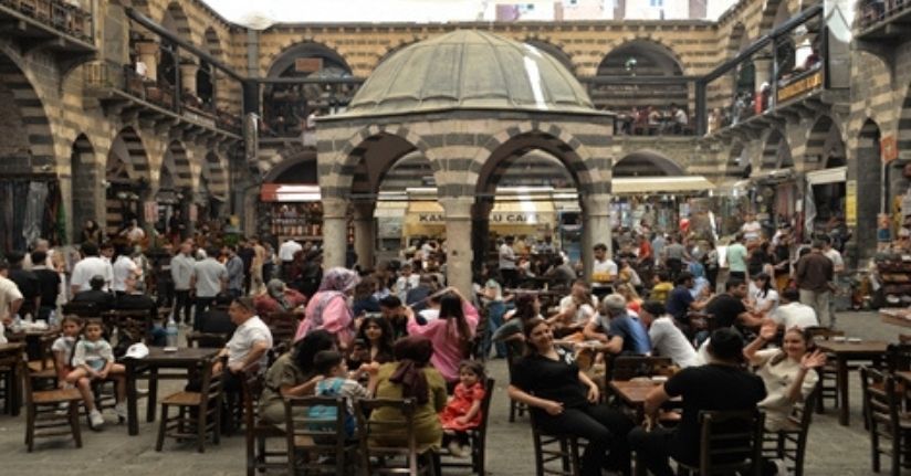 Diyarbakır’da, bayram tatilinde Sur’daki tarihi mekanlarda yoğunluk