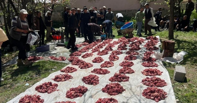 Bir asırdır devam eden dayanışma geleneğiyle kurban etleri eşit dağıtılıyor