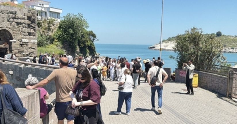 Amasra'da bayram yoğunluğu; 5 günde 25 bin 308 araç girişi oldu
