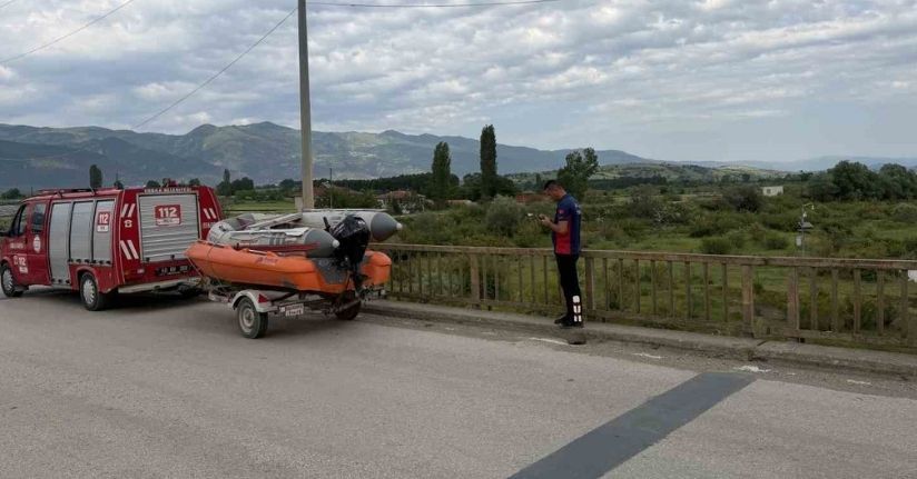 Tokat’ta ırmağa giren 2 genç akıntıya kapılarak kayboldu
