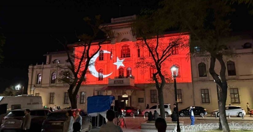 İstanbul’un fethinin 573. yıl dönümünde 3 ayrı noktada video mapping gösterisi