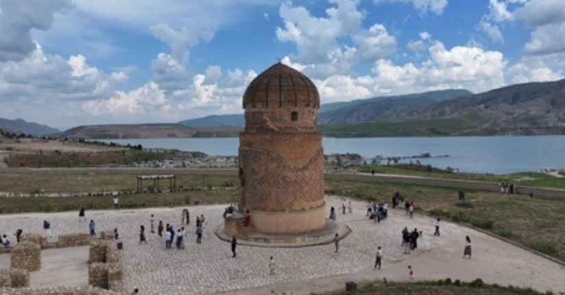12 bin yıllık geçmişe sahip Hasankeyf'te bayram yoğunluğu