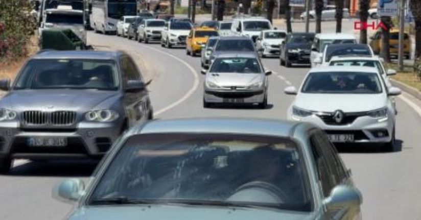 Bodrum'da tatilciler dönüyor; 12 saatte 10 binden araç çıkış yaptı