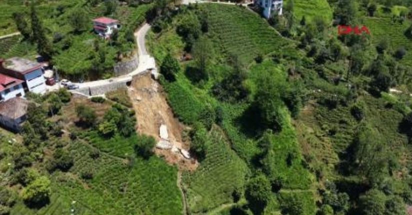 Rize'de sağanak sonrası çöken yol havadan görüntülendi