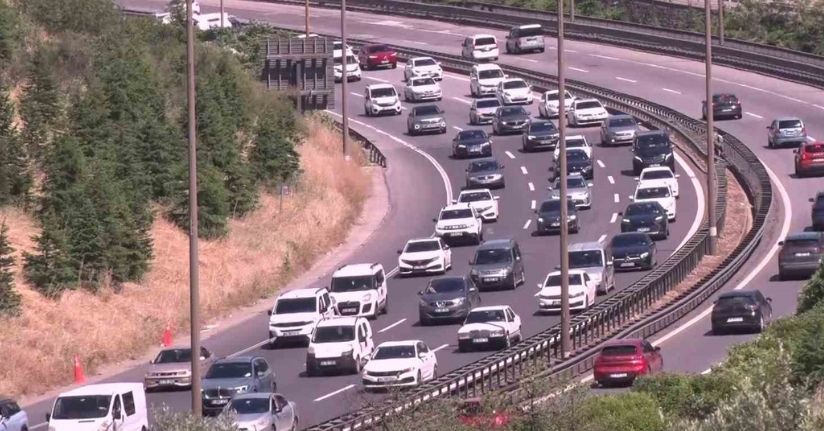 Kocaeli TEM Otoyolu’nda kilometrelerce araç kuyruğu oluştu