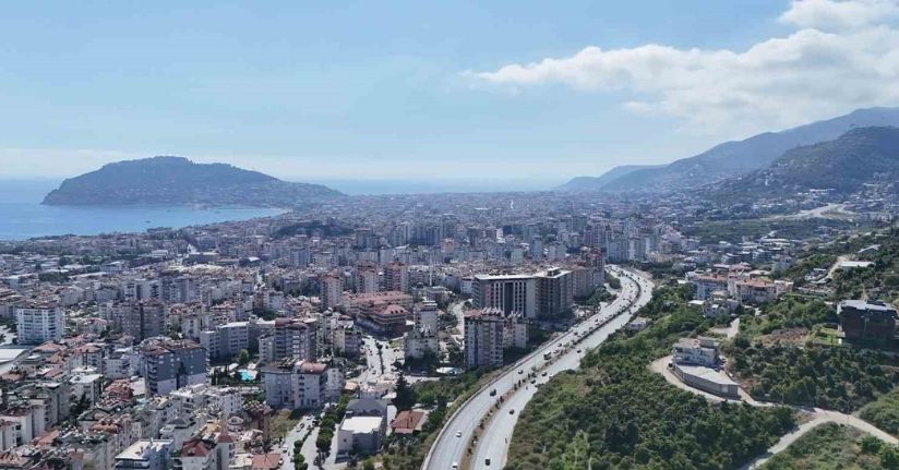 24 ilçede nüfusuyla ilk sırada olan Alanya ilçesinde il olma beklentisi