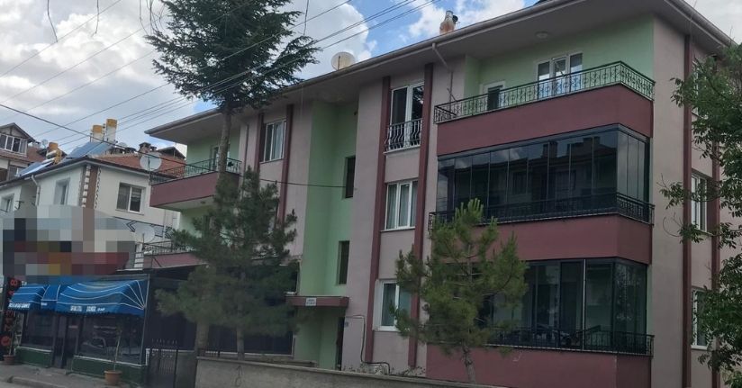 Komşusu kadını bıçaklayarak öldürdü, suç aletiyle yakalandı