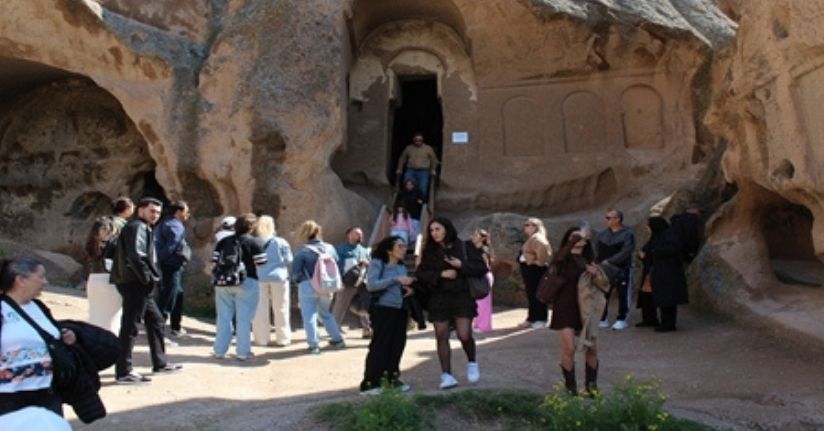 Kapadokya'nın en büyük katedralinde turist yoğunluğu