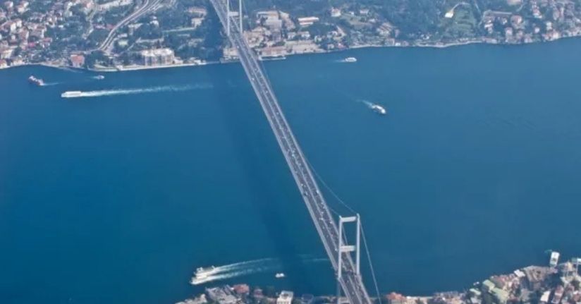 İstanbul Boğazı'nda gemi trafiği çift yönlü askıya alındı