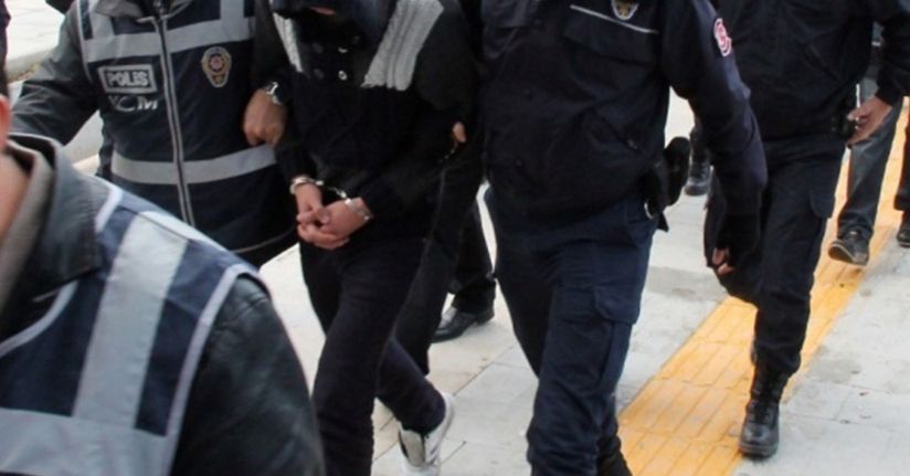 İzmir’de FETÖ, yolsuzluk ve kara para operasyonu: 3 ayrı suça eş zamanlı baskın