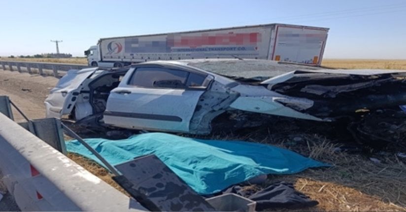 Mardin'de hafif ticari araç bariyere çarptı: 1 ölü, 2 yaralı