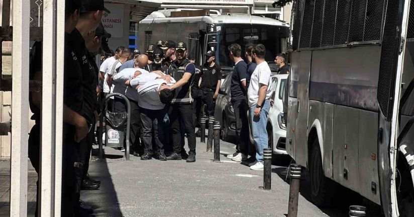 İstanbul merkezli 7 ilde düzenlenen suç örgütü operasyonununda gözaltına alınan 45 şüpheli adliyeye sevk edildi