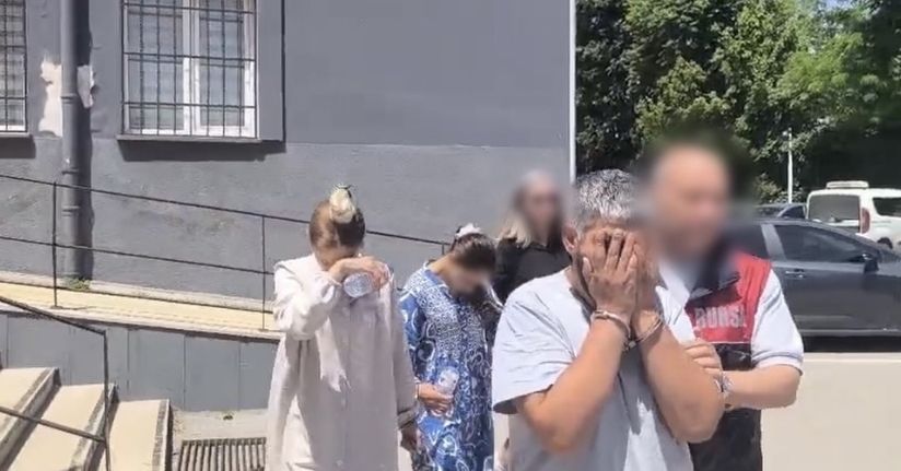 Çaldıkları çelik kasayla yakalandılar: 1.8 milyonluk ziynet sahibine teslim edildi