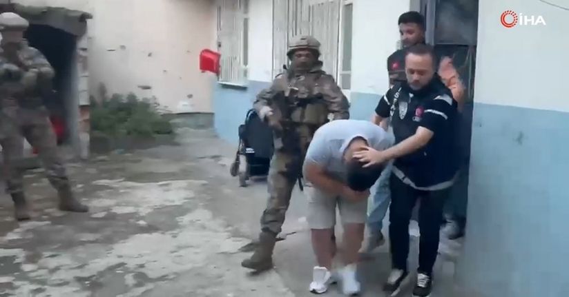 İstanbul’da haraç istedikleri iş yerlerini kurşunlayan ve tehdit eden 5 şüpheli gözaltına alındı