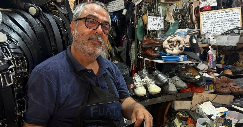 Dede mesleği ayakkabı tamirciliğini 88 yıldır sürdürüyorlar