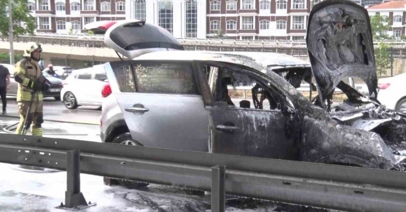 Üsküdar’da alev alev yanan SUV kullanılamaz hale geldi