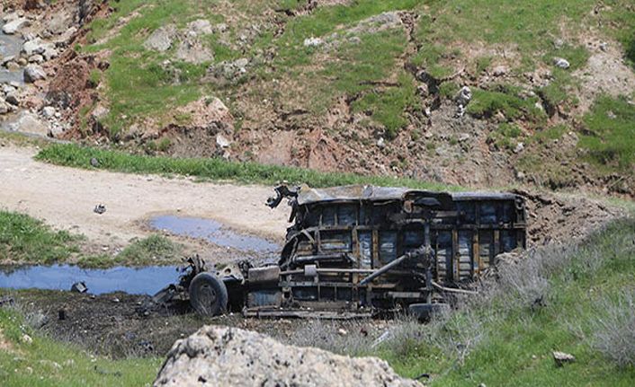 Silopi'de EYP öğrenci servisinin geçişi sırasında patladı: 2 ölü