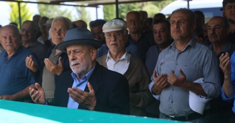 Hatay’da nişanlı dehşetinde öldürülen baba ve kız yan yana defnedildi