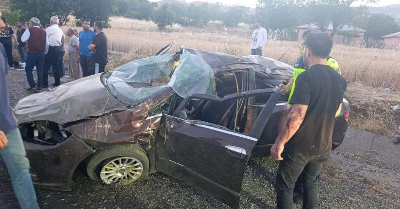 Diyarbakır'da takla atan otomobildeki anne ve oğlu öldü, 4 kişi yaralandı