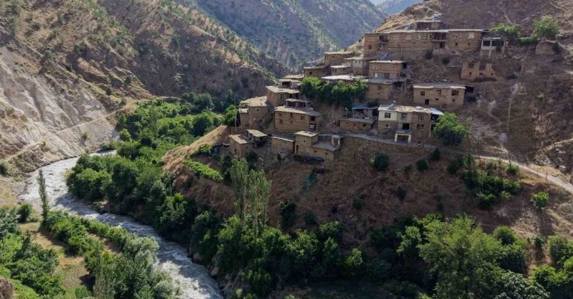 Hizan’ın asırlık taş evleri ve Gayda Barajı hayran bırakıyor