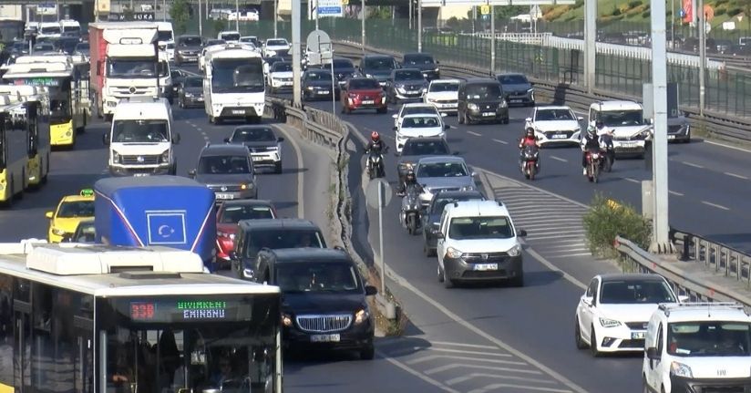 İstanbul'da haftanın ilk iş gününde trafik yoğunluğu yüzde 60'a çıktı