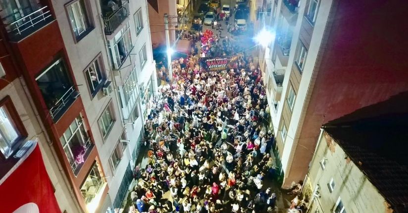 Tekirdağ’da şalvar gecesine yoğun ilgi; katılımcılar sokağa sığmadı