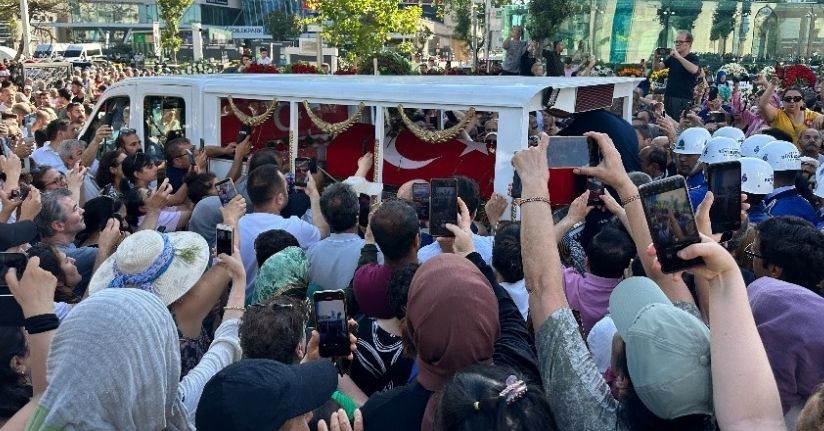 Usta oyuncu Kadir İnanır son yolculuğuna uğurlandı
