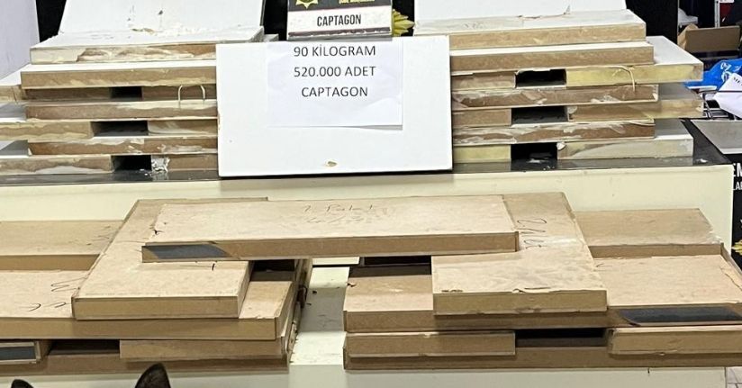 Mersin’de 520 bin uyuşturucu hap ele geçirildi; 2 tutuklama
