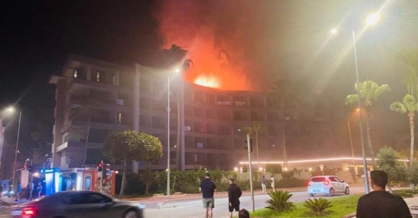 Alanya’da otelin çatı katında yangın