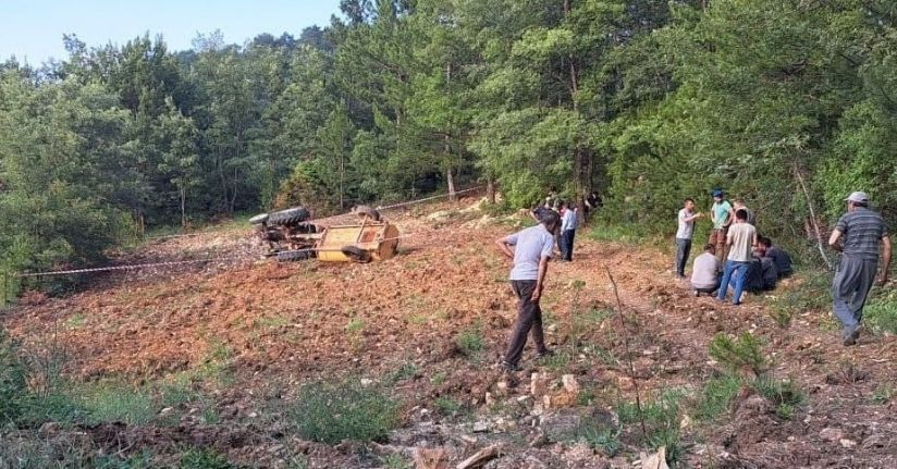 Kütahya’da devrilen traktörün altında kalan çiftçi hayatını kaybetti