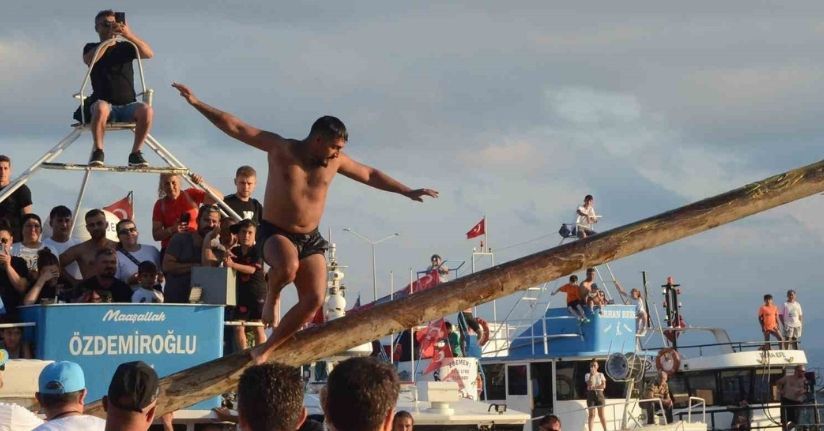 Sinop’ta Kabotaj Bayramı coşkusu: Yağlı direğin şampiyonu yine değişmedi