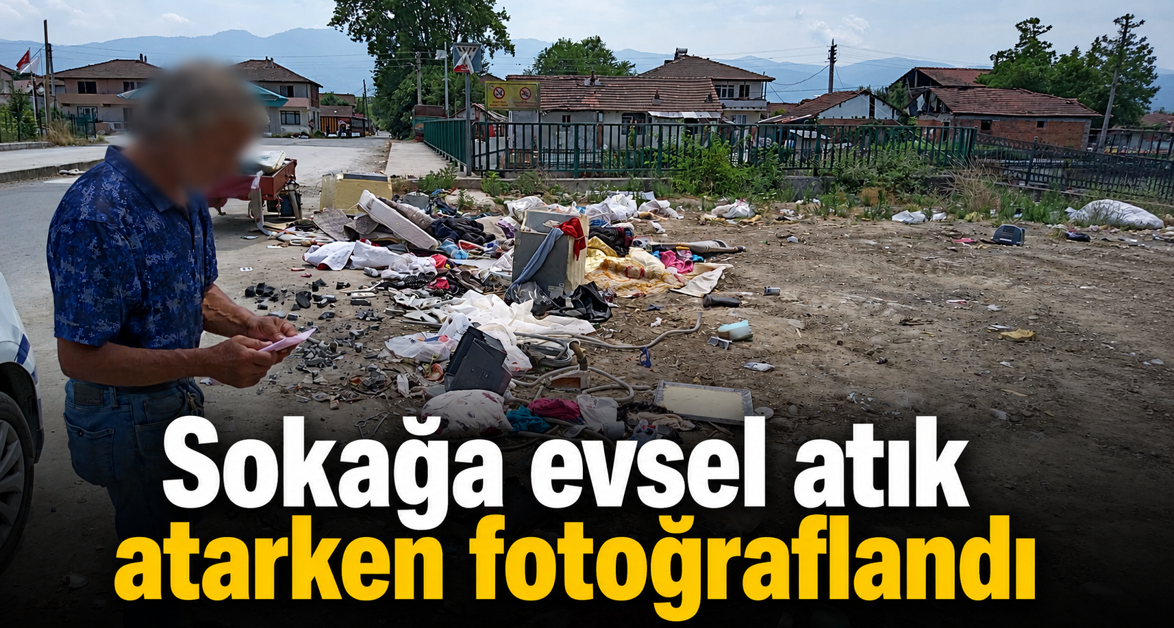 Sokağa evsel atık atarken fotoğraflandı