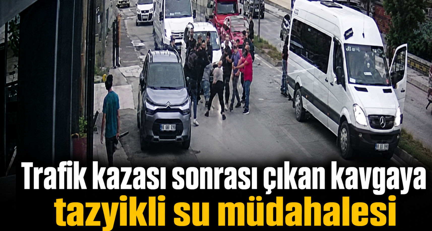 Trafik kazası sonrası çıkan kavgaya tazyikli su müdahalesi