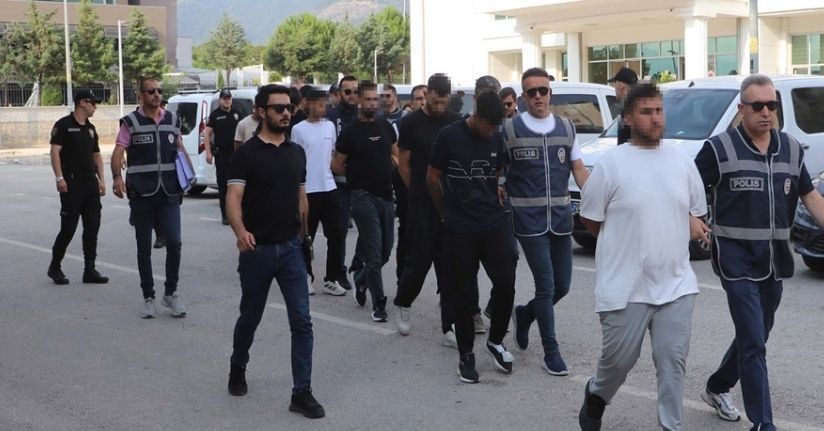 Denizli'de 1 kişinin öldüğü silahlı kavgaya ilişkin gözaltına alınan 13 şüpheli adliyede