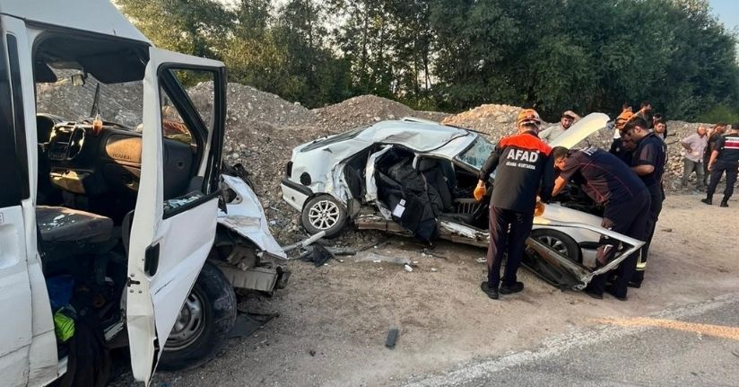 Amasya’da otomobil ile minibüs çarpıştı: 1 ölü, 3 yaralı