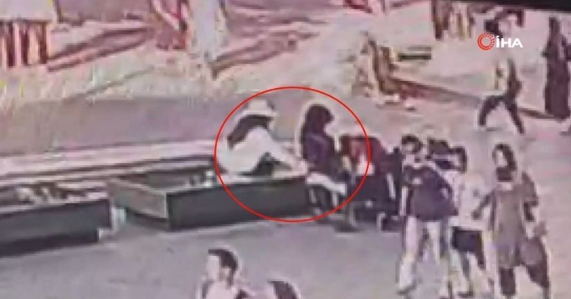 Fatih’te kadın hırsız bankta oturan vatandaşın çantasını böyle çaldı