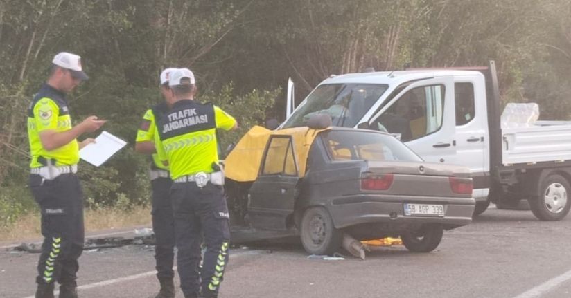 Sivas’ta kamyonetle otomobil çarpıştı: 1 ölü, 2 yaralı
