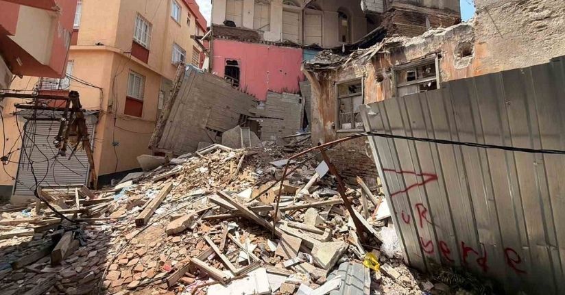 Adana’da yıkılan metruk binanın enkazı 48 gündür kaldırılmadı