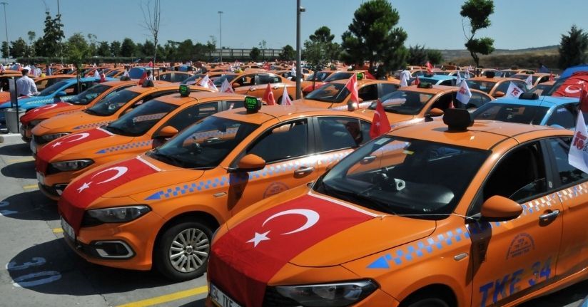 İstanbul'da taksicilerden 253 araçlık 15 Temmuz demokrasi konvoyu