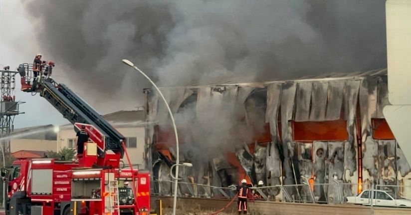 Malatya'da otobüs bakım onarım atölyesinde yangın