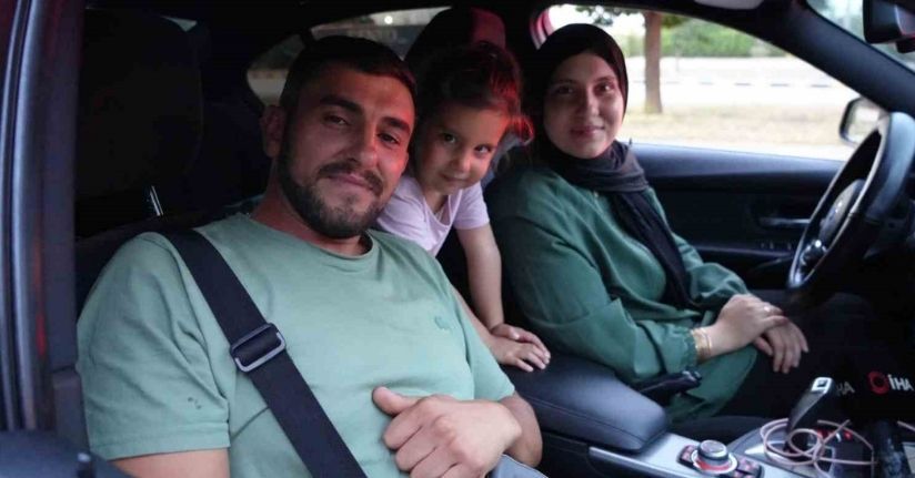 Bayrak ve ezan hasretiyle yola çıkan gurbetçilerin Kapıkule’den yurda girişleri sürüyor