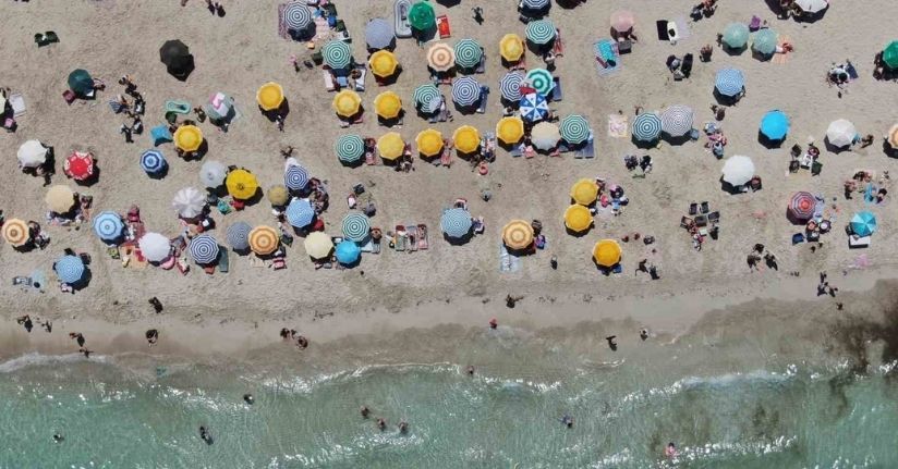 Tatilciler hafta sonu Çeşme’nin keyfini çıkardı