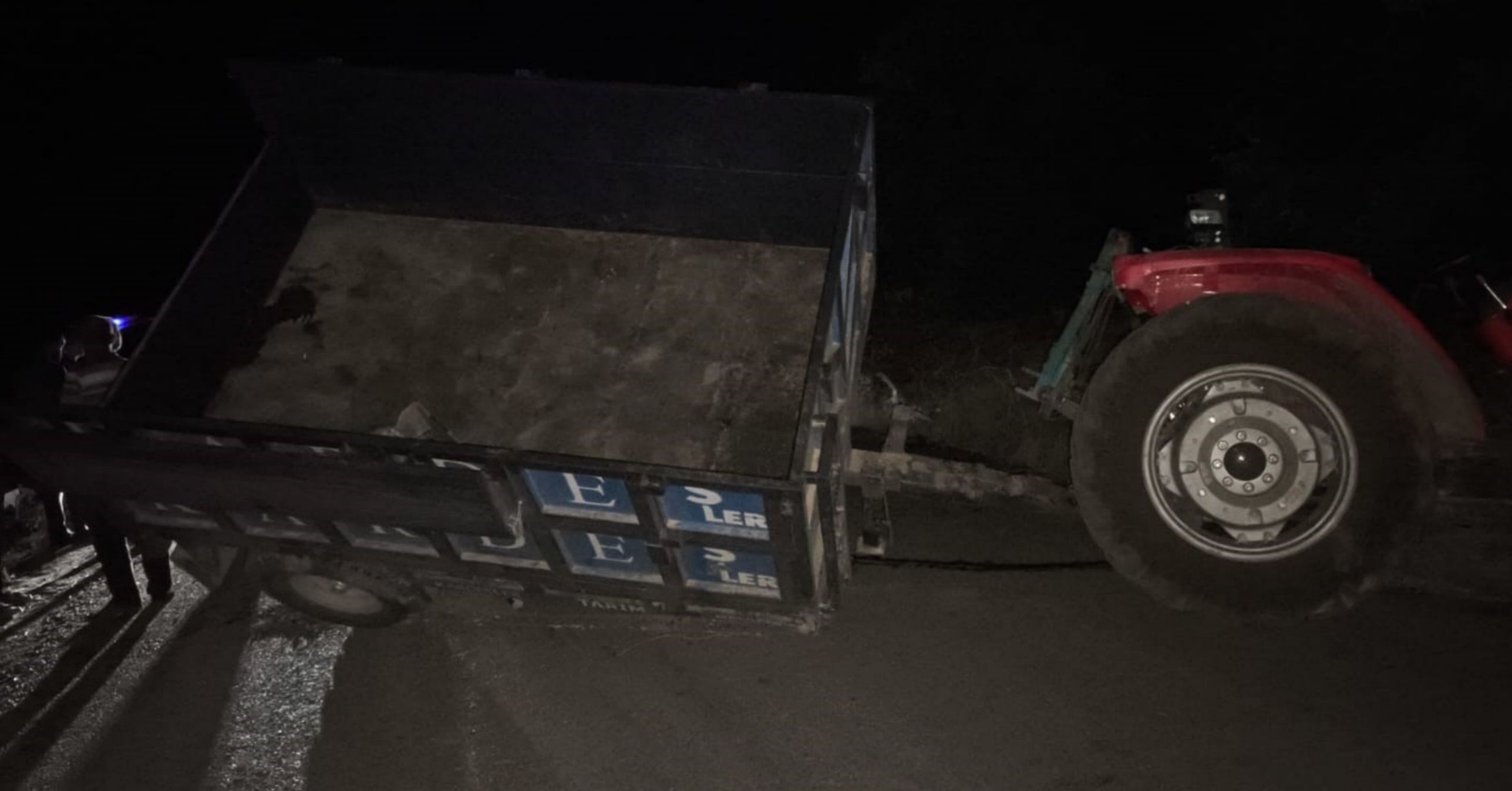 Elazığ’da traktörle otomobil çarpıştı: 3’ü ağır 10 yaralı
