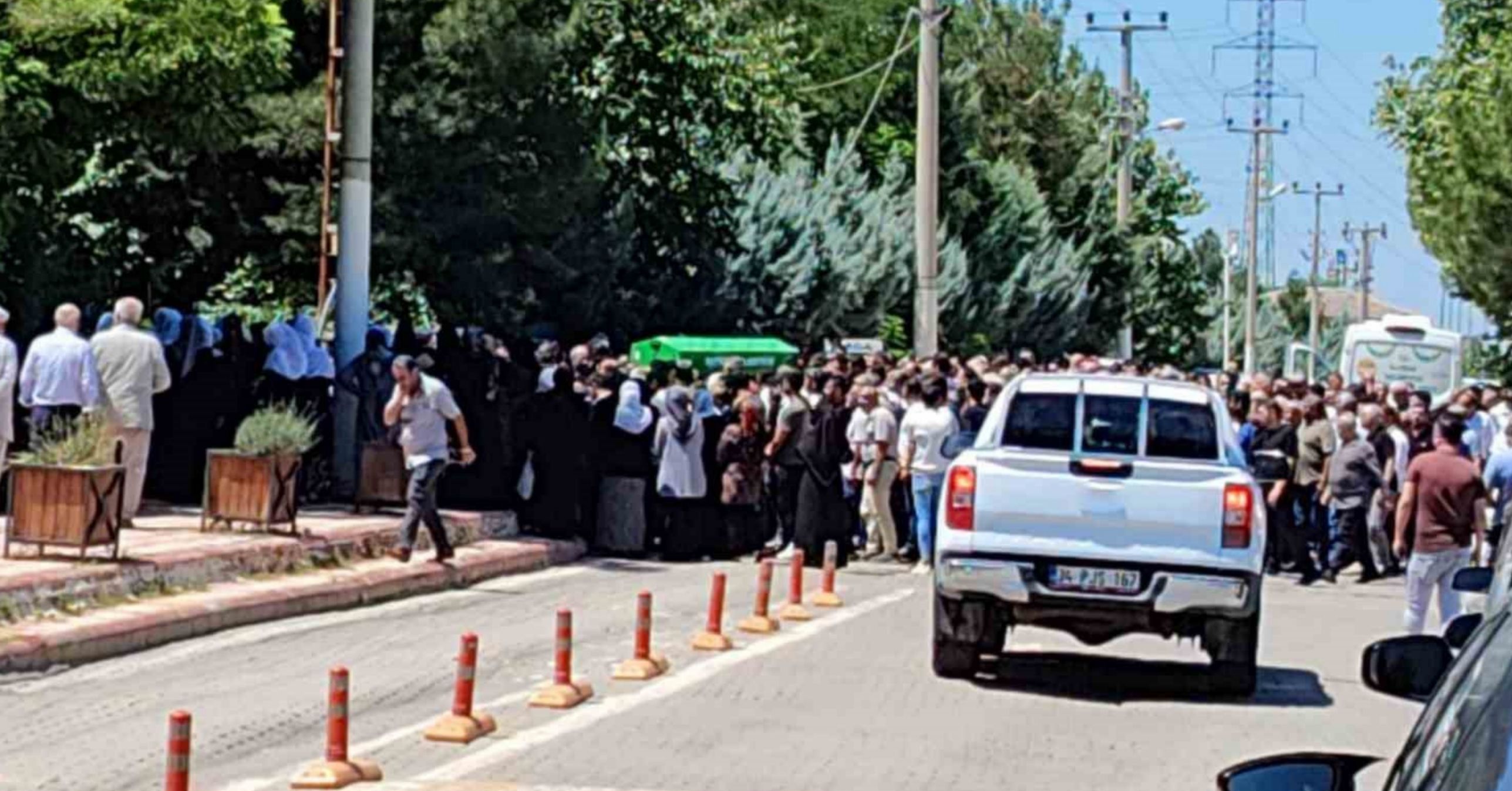 Batman’da silahlı saldırıda hayatını kaybeden 3 kişi toprağa verildi